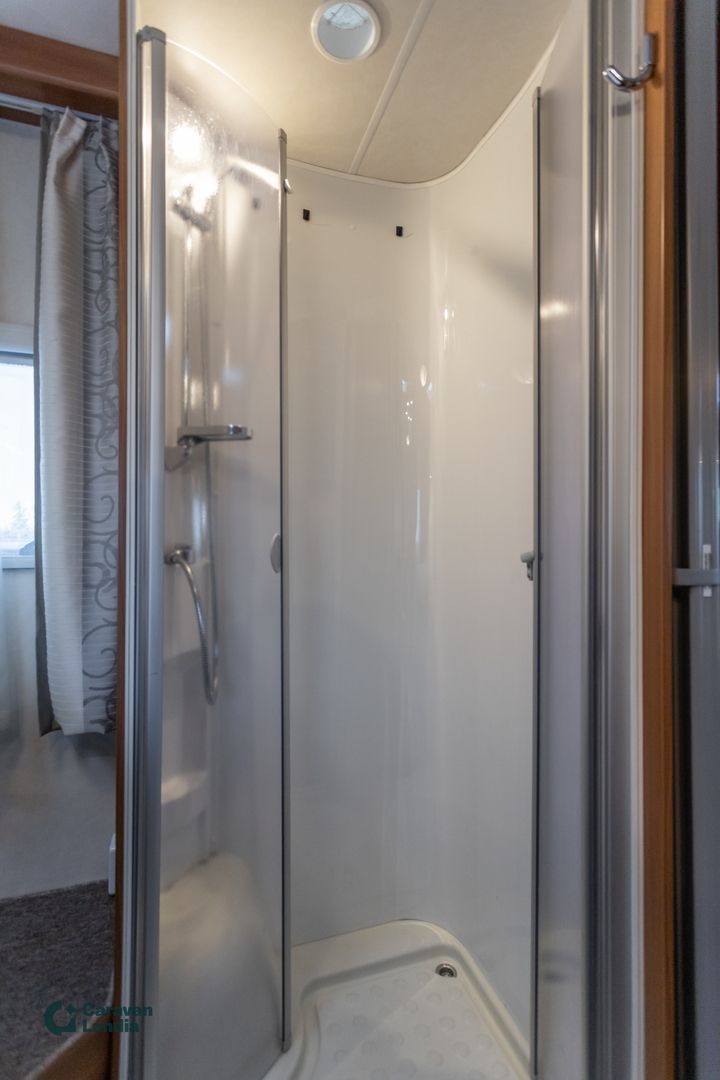 Knaus Sky Wave 700 MG 2.3 Mjet 130hv ** ALDE, SAAREKEVUODE, HUBBET-YLÄVUODE, 2X ILMASTOINTI **, kuva 17