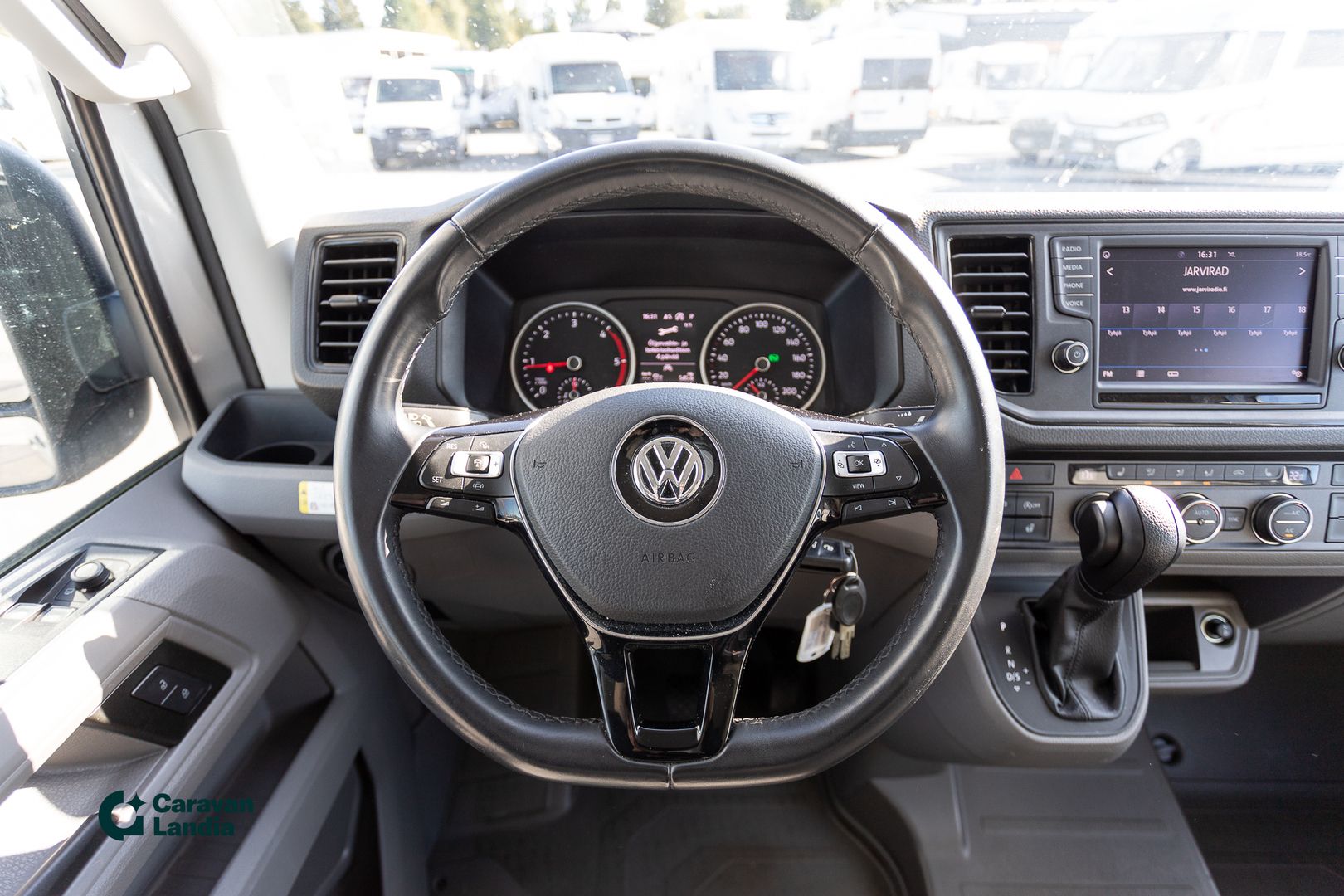 Volkswagen Grand California 2.0 TDI 180 hv ** TRUMA (KAASU/SÄHKÖ), PARIVUODE, VETOKOUKKU **, kuva 17