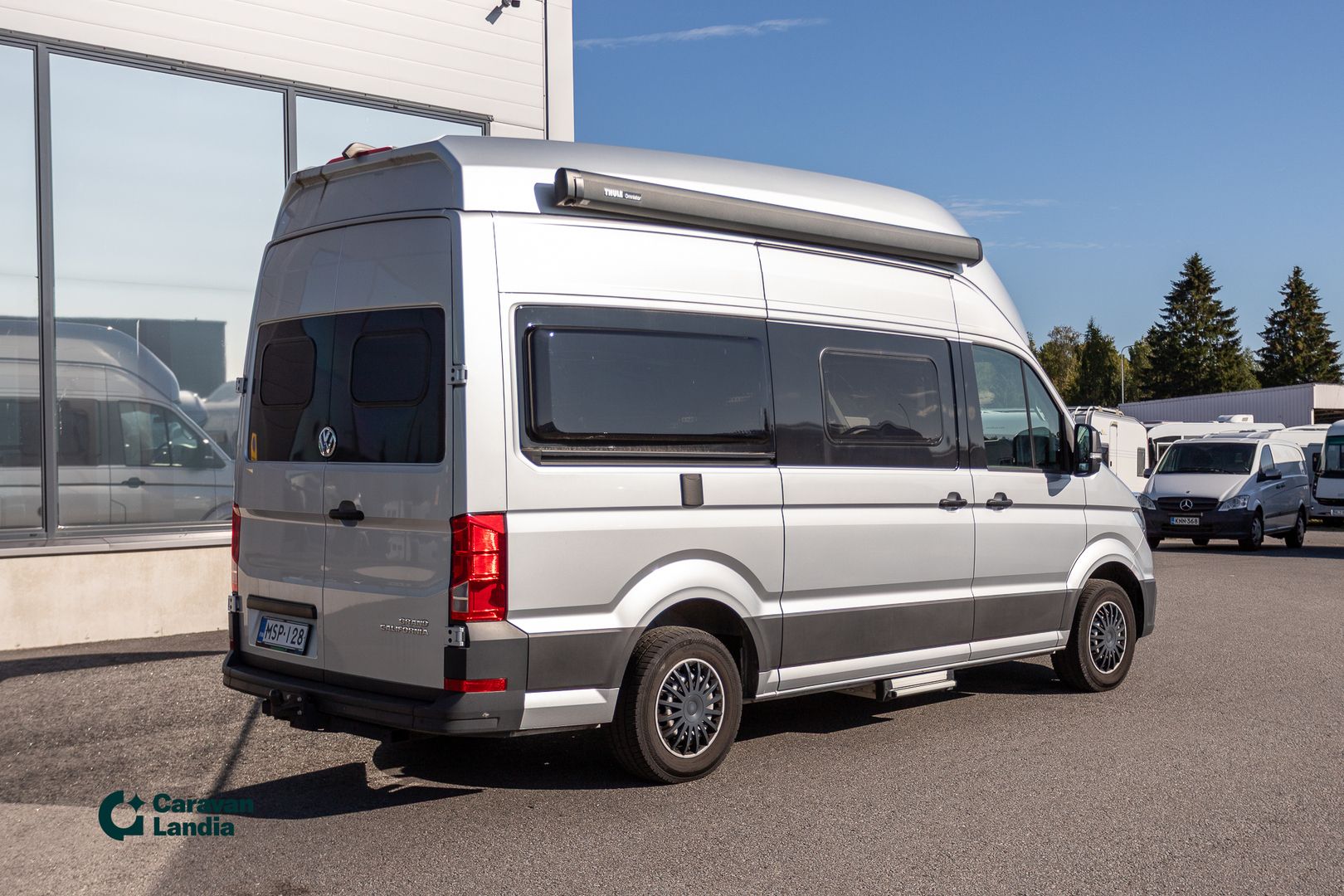 Volkswagen Grand California 2.0 TDI 180 hv ** TRUMA (KAASU/SÄHKÖ), PARIVUODE, VETOKOUKKU **, kuva 3