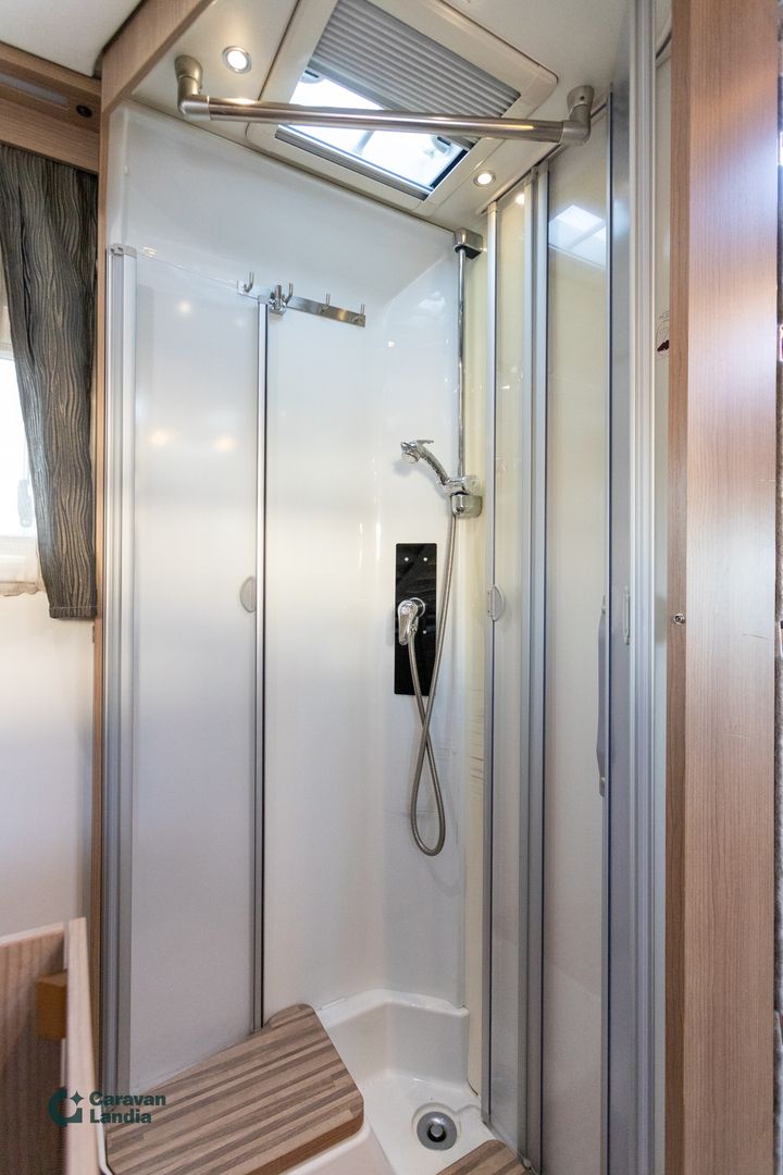 Carthago Malibu I 440 QB 2.3 Mjet 150hv ** TRUMA, SAAREKEVUODE, HUBBET-YLÄVUODE, AURINKOPANEELI **, kuva 17