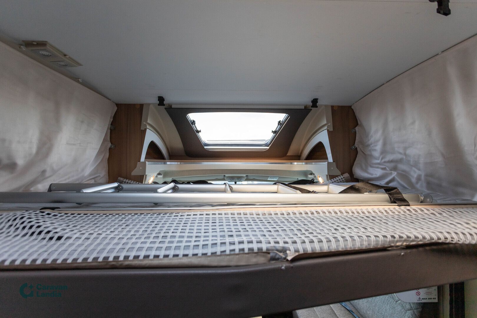 Adria Matrix M 670SL 2.3 Mjet 150hv ** ERILLISVUOTEET, ALDE, LED-PÄIVÄVALOT, HUBBET-YLÄVUODE, KAASU-UUNI **, kuva 19