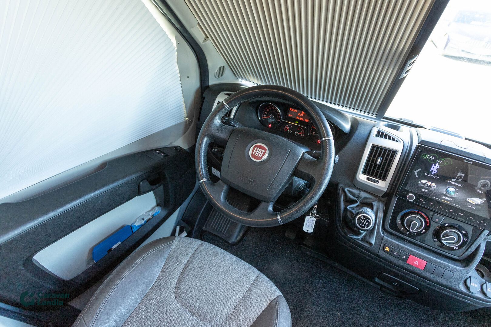 Adria Matrix M 670SL 2.3 Mjet 150hv ** ERILLISVUOTEET, ALDE, LED-PÄIVÄVALOT, HUBBET-YLÄVUODE, KAASU-UUNI **, kuva 23
