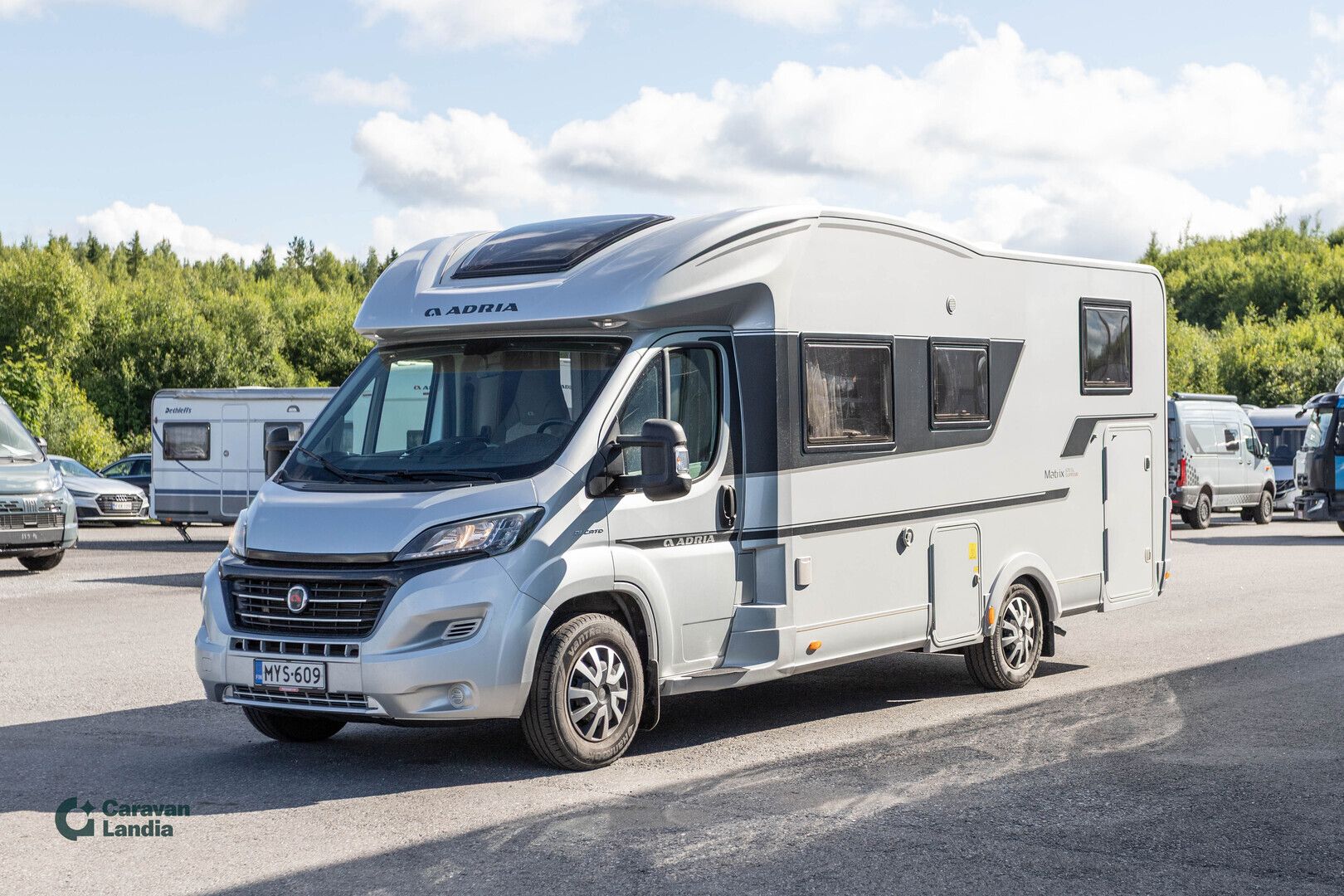 Adria Matrix M 670SL 2.3 Mjet 150hv ** ERILLISVUOTEET, ALDE, LED-PÄIVÄVALOT, HUBBET-YLÄVUODE, KAASU-UUNI **, kuva 5