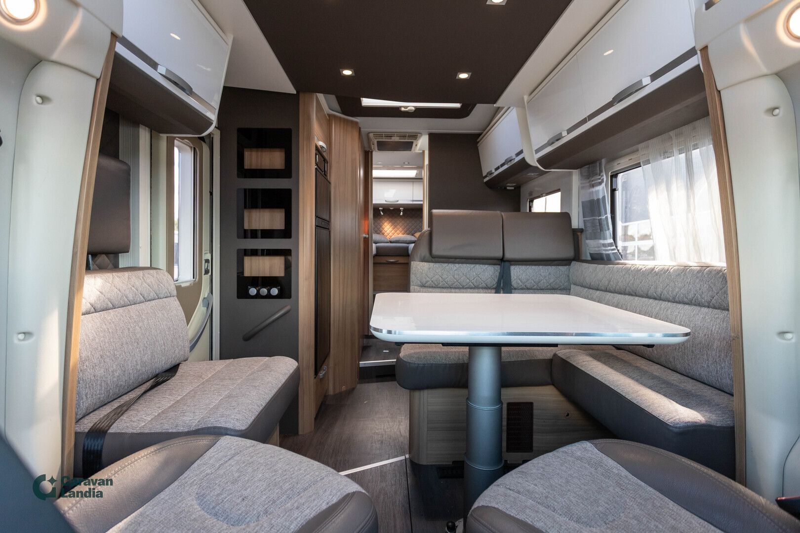 Adria Matrix M 670SL 2.3 Mjet 150hv ** ERILLISVUOTEET, ALDE, LED-PÄIVÄVALOT, HUBBET-YLÄVUODE, KAASU-UUNI **, kuva 7