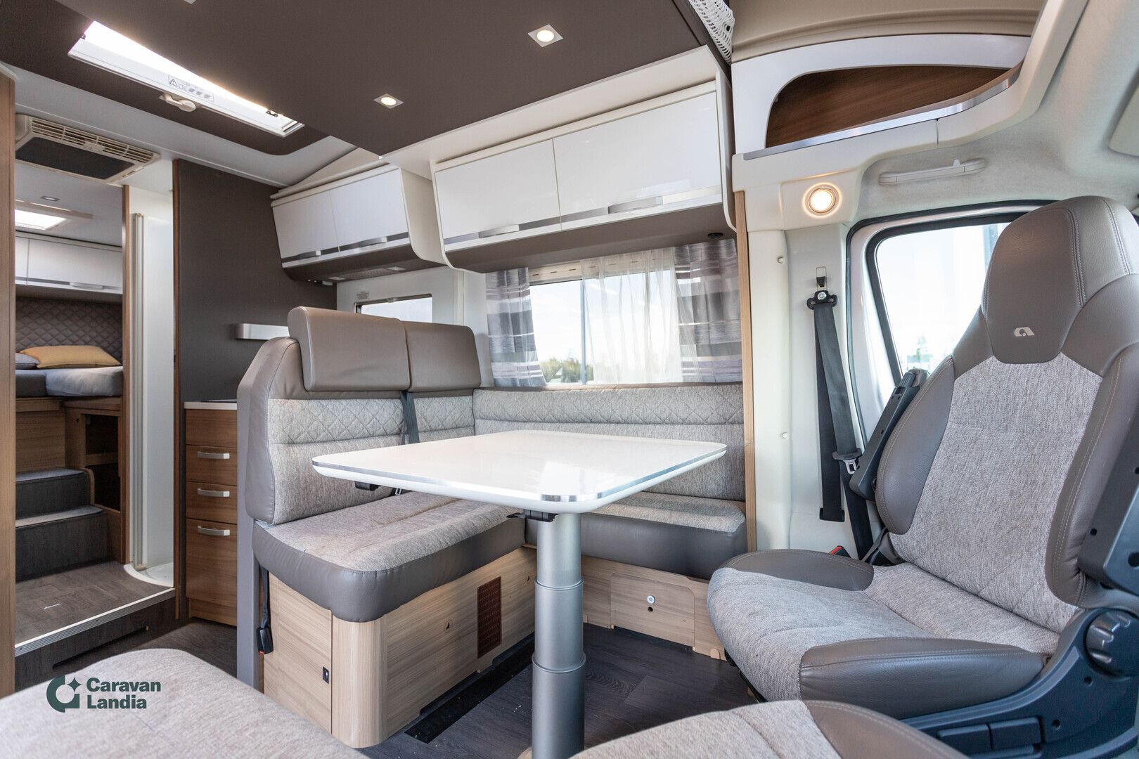Adria Matrix M 670SL 2.3 Mjet 150hv ** ERILLISVUOTEET, ALDE, LED-PÄIVÄVALOT, HUBBET-YLÄVUODE, KAASU-UUNI **, kuva 9