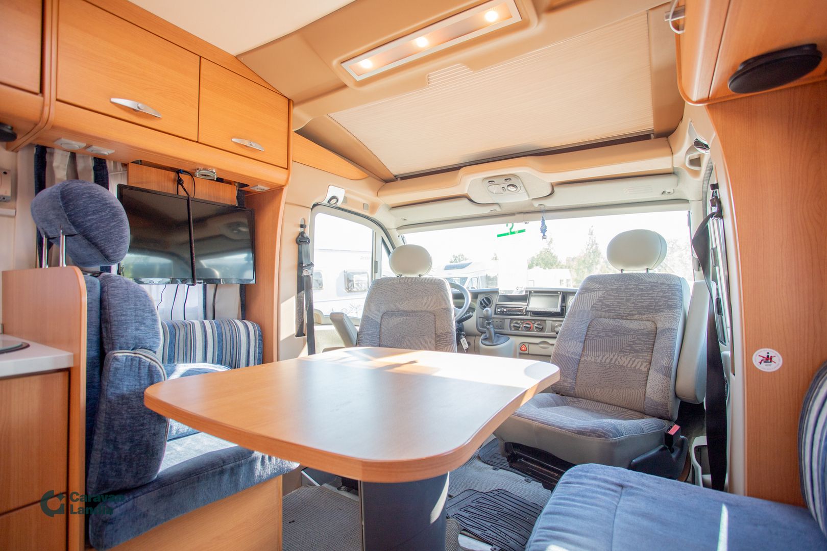 Knaus Sport Ti 700 UFB 2.5 dCI 115GV **TRUMA-SÄHKÖPATRUUNA, AURINKOPANEELI, MARKIISI **, kuva 11