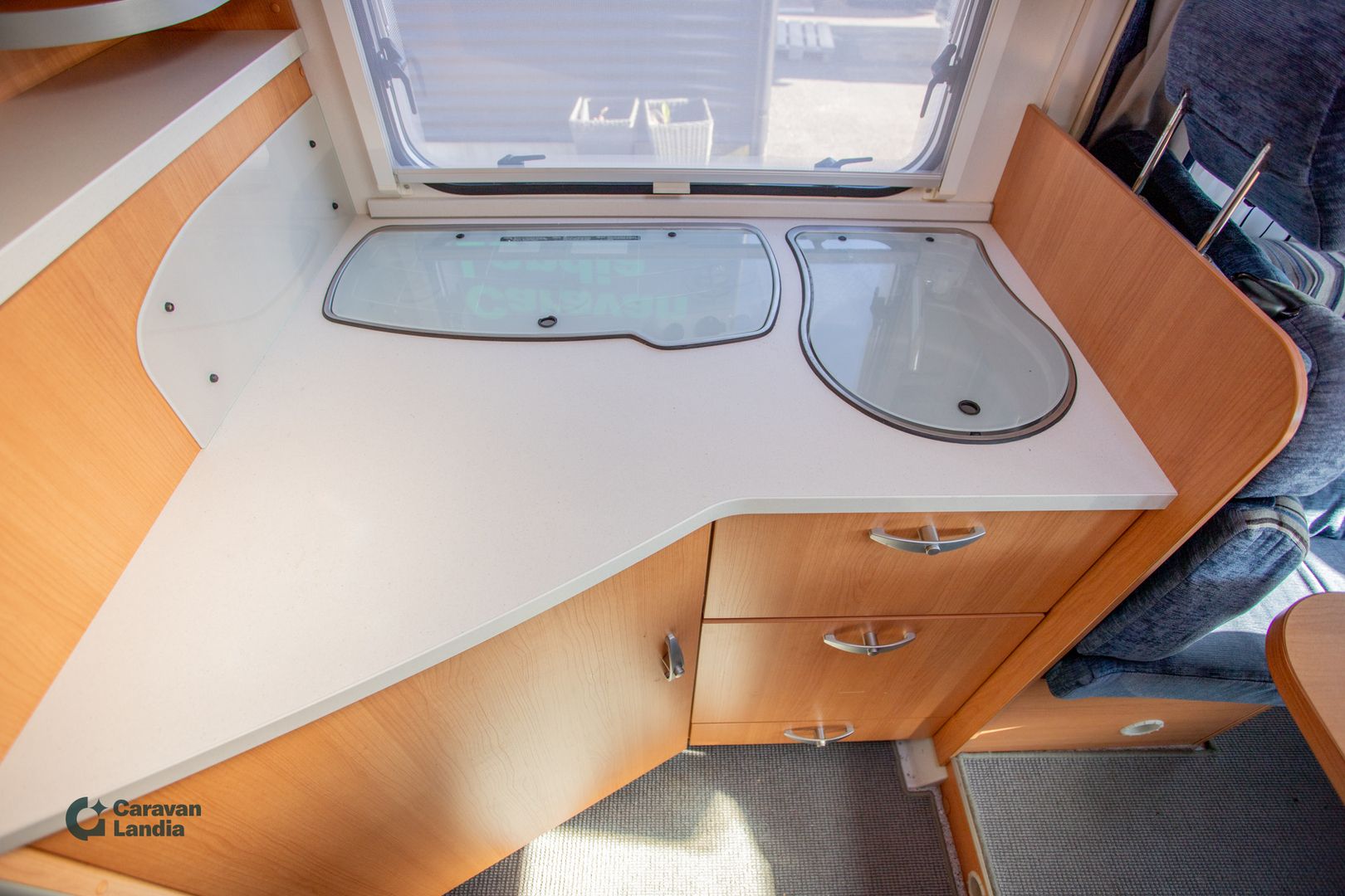Knaus Sport Ti 700 UFB 2.5 dCI 115GV **TRUMA-SÄHKÖPATRUUNA, AURINKOPANEELI, MARKIISI **, kuva 13