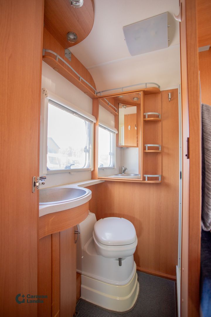 Knaus Sport Ti 700 UFB 2.5 dCI 115GV **TRUMA-SÄHKÖPATRUUNA, AURINKOPANEELI, MARKIISI **, kuva 14