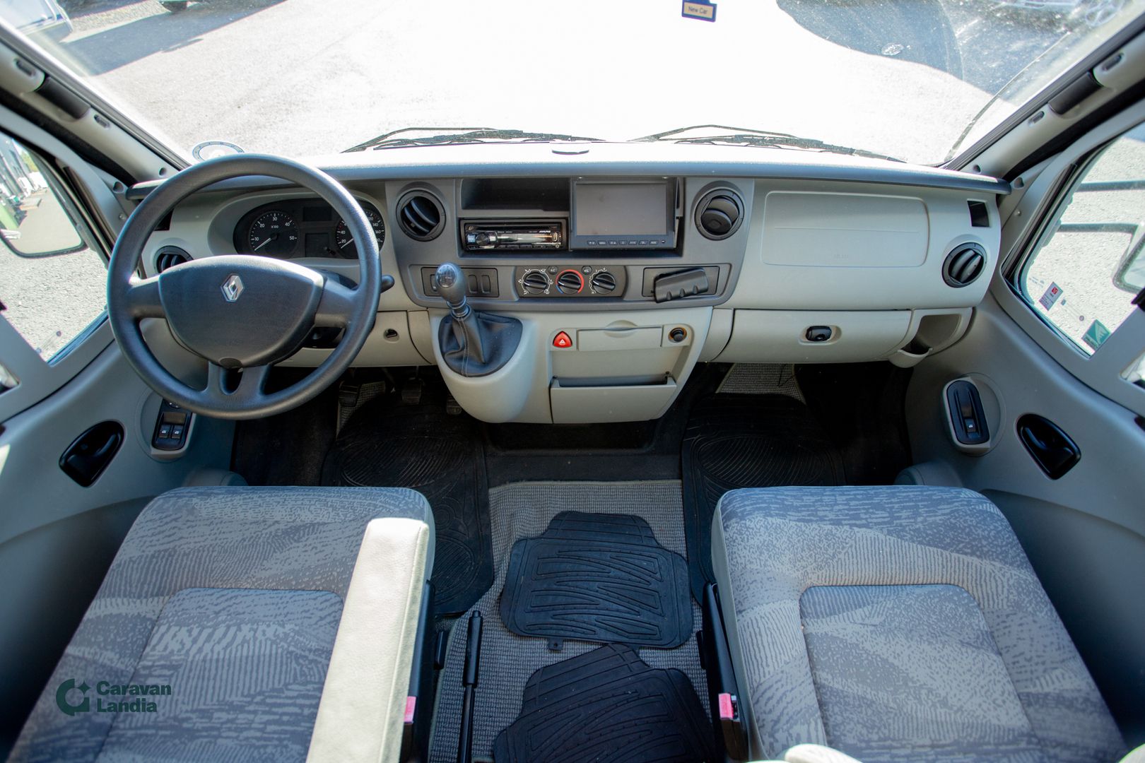 Knaus Sport Ti 700 UFB 2.5 dCI 115GV **TRUMA-SÄHKÖPATRUUNA, AURINKOPANEELI, MARKIISI **, kuva 6