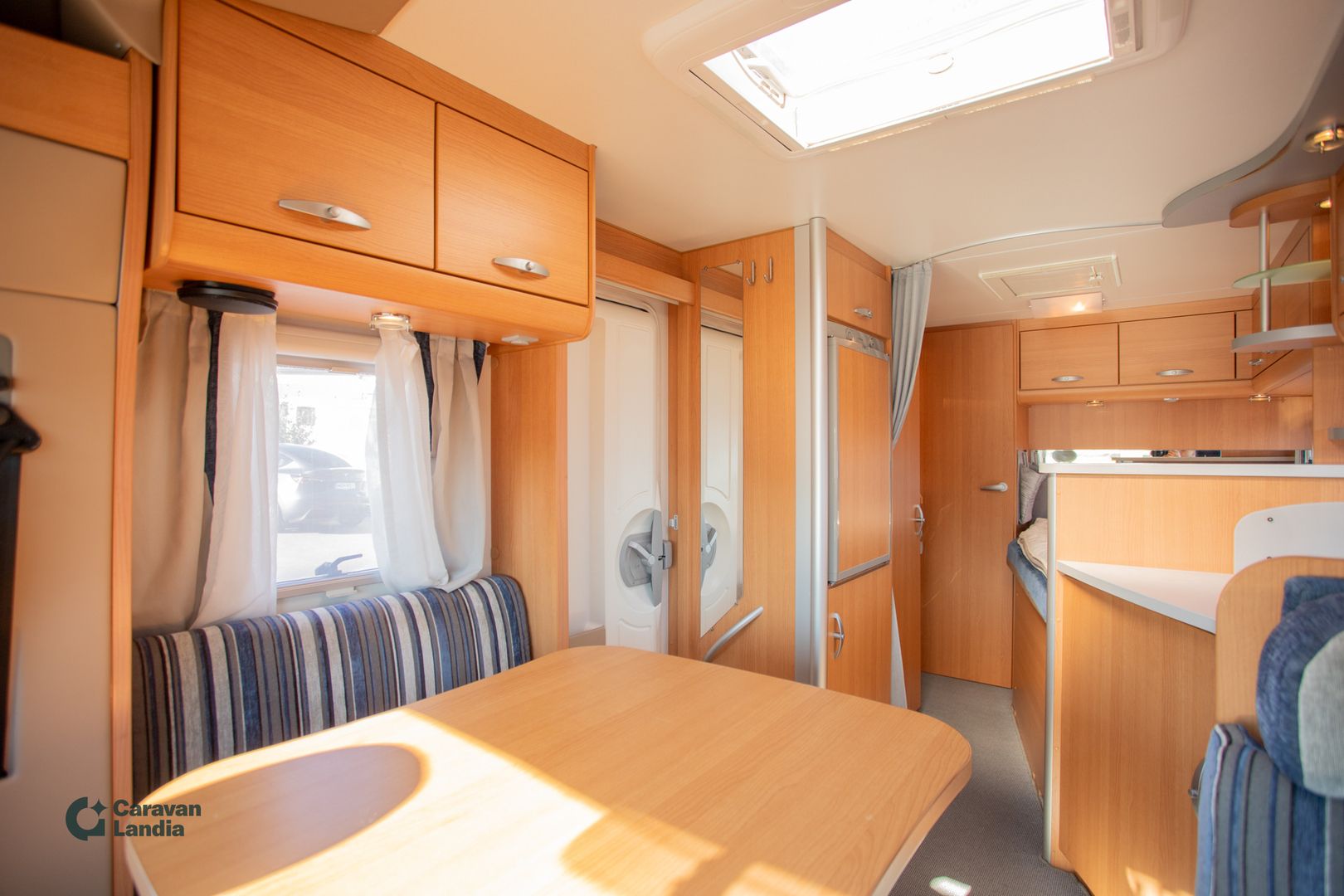 Knaus Sport Ti 700 UFB 2.5 dCI 115GV **TRUMA-SÄHKÖPATRUUNA, AURINKOPANEELI, MARKIISI **, kuva 9