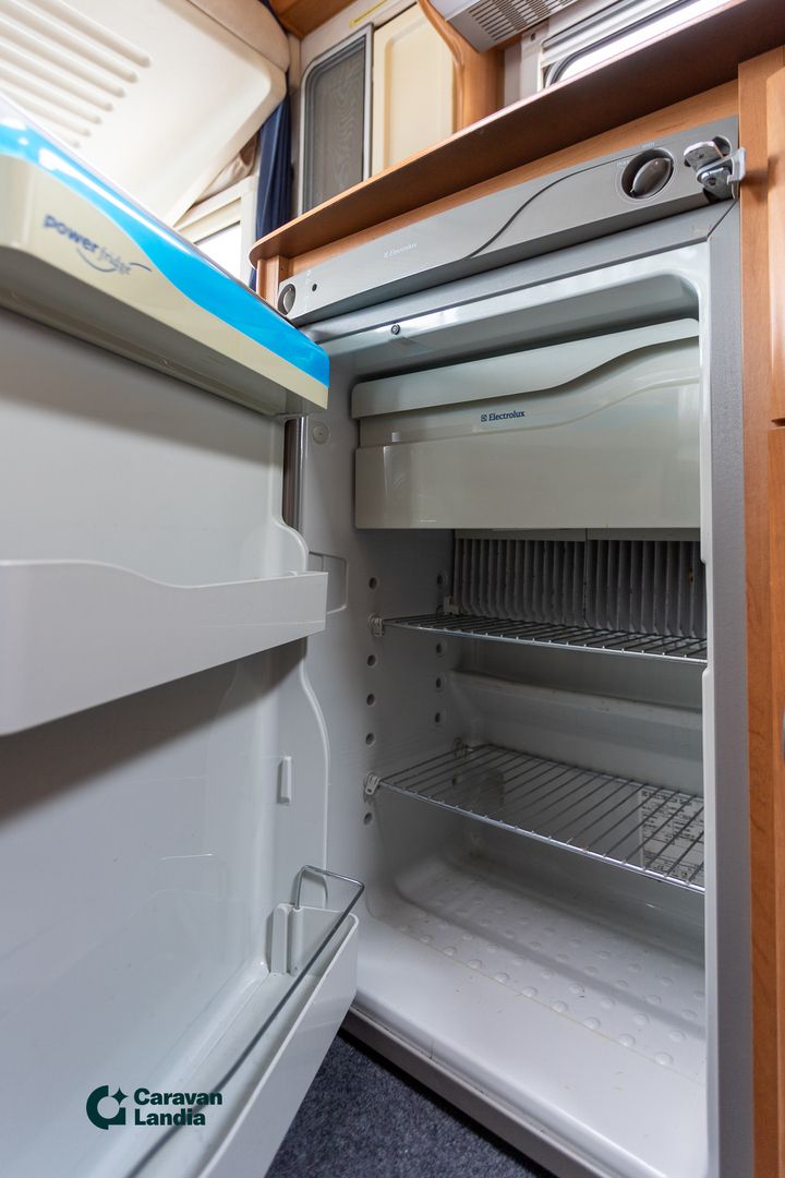 Hymer B 574 2.8 JTD 130hv ** TRUMA, HUBBET-LASKUVUODE, PP-TELINE **, kuva 13