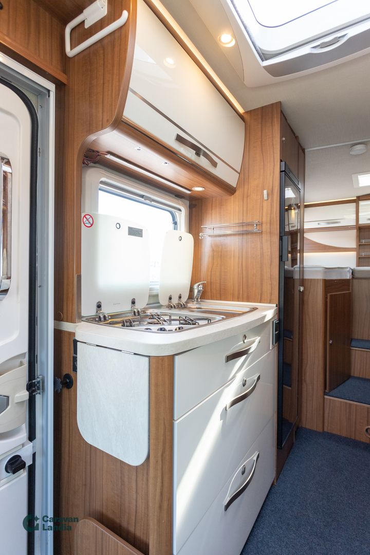 Hymer ML-T 580 316 CDI RWD 163hv **TAKAVETO, 2xAURINKOPANEELI, ERILLISVUOTEET, MARKIISI, 3xHUPIAKKU**, kuva 12