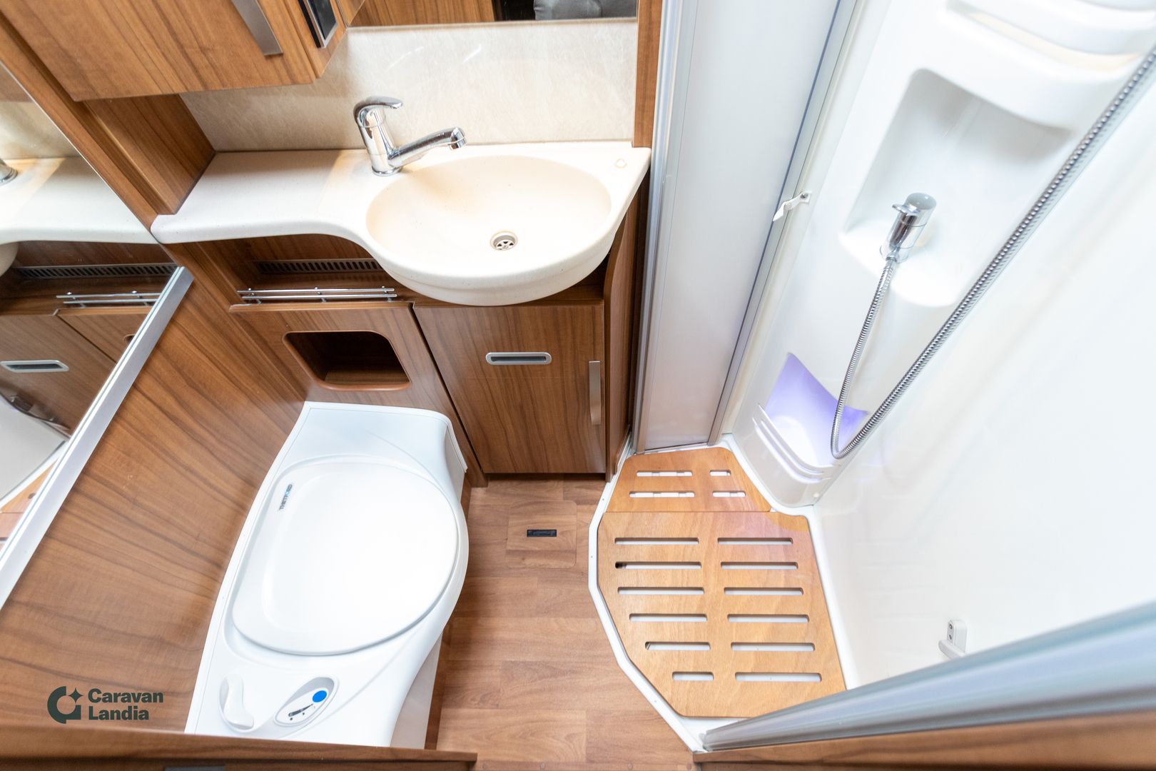 Hymer ML-T 580 316 CDI RWD 163hv **TAKAVETO, 2xAURINKOPANEELI, ERILLISVUOTEET, MARKIISI, 3xHUPIAKKU**, kuva 15