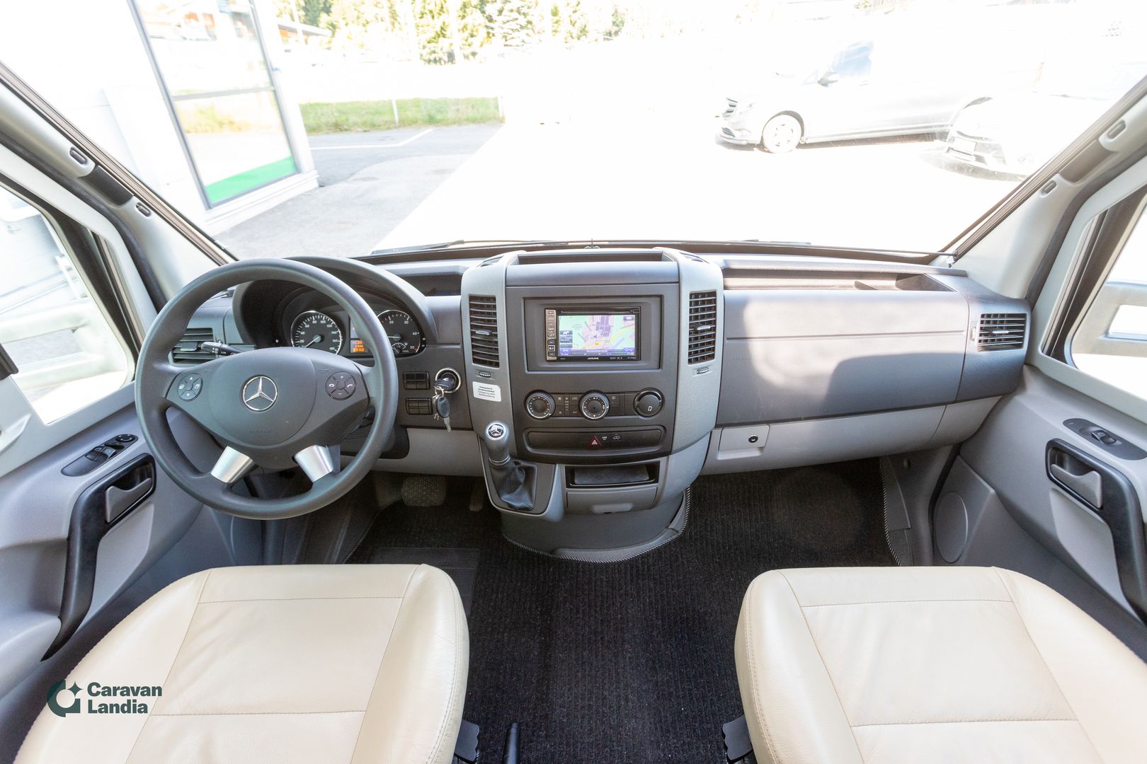 Hymer ML-T 580 316 CDI RWD 163hv **TAKAVETO, 2xAURINKOPANEELI, ERILLISVUOTEET, MARKIISI, 3xHUPIAKKU**, kuva 6