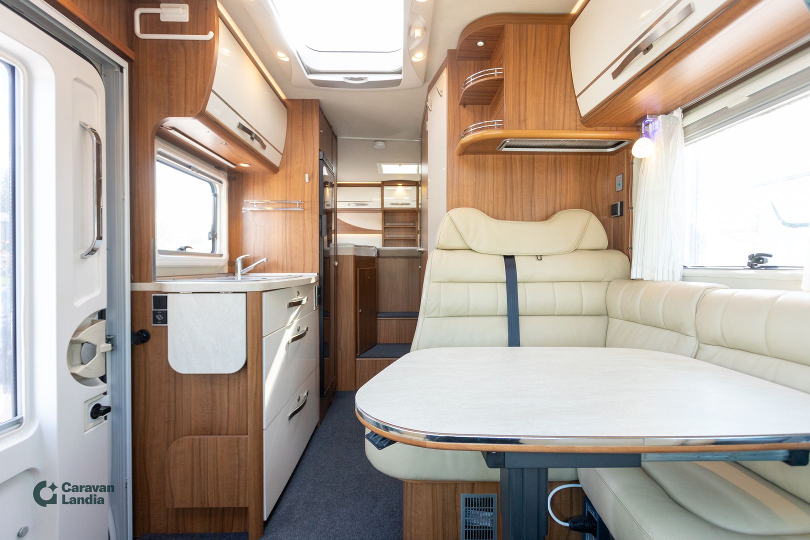 Hymer ML-T 580 316 CDI RWD 163hv **TAKAVETO, 2xAURINKOPANEELI, ERILLISVUOTEET, MARKIISI, 3xHUPIAKKU**, kuva 8