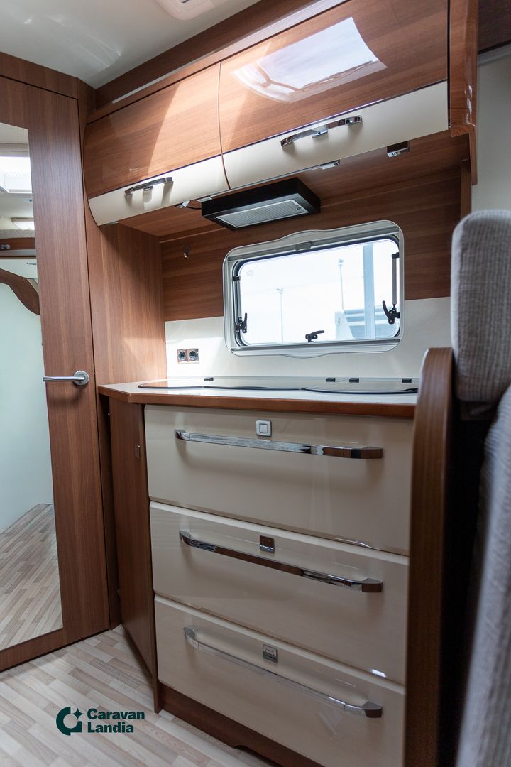 Lmc T612 Cruiser Comfort 2.3 Mjet 150hv **ALDE(KAASU/SÄHKÖ), AURINKOPANEELI, HUBBET-LASKUVUODE **, kuva 10
