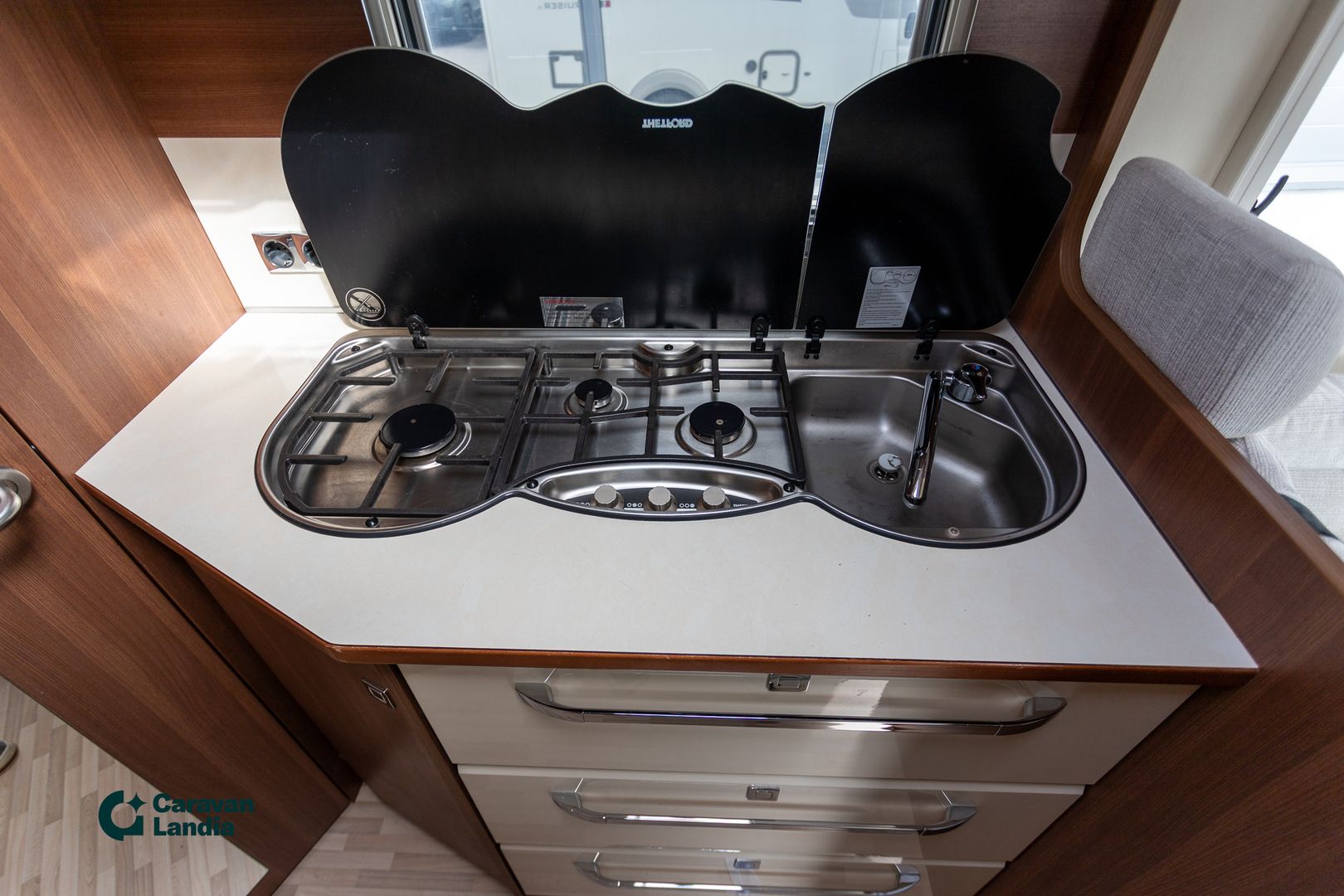 Lmc T612 Cruiser Comfort 2.3 Mjet 150hv **ALDE(KAASU/SÄHKÖ), AURINKOPANEELI, HUBBET-LASKUVUODE **, kuva 11
