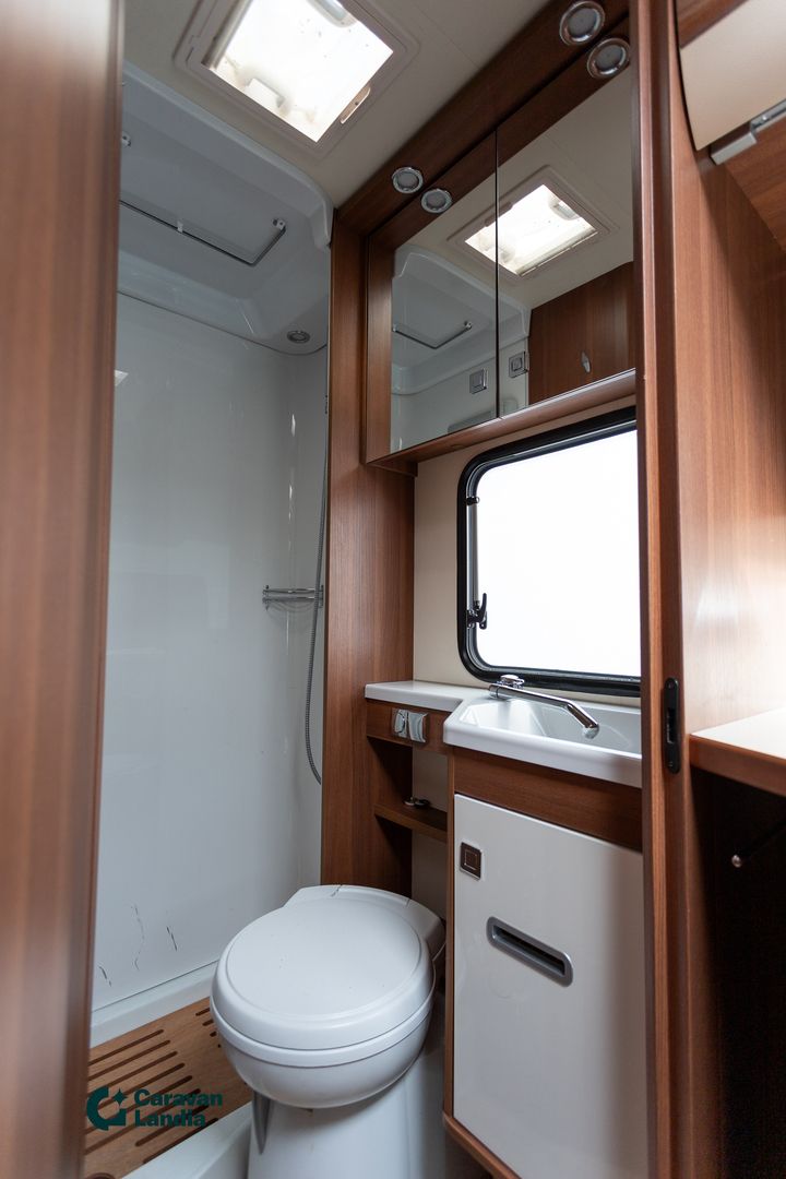 Lmc T612 Cruiser Comfort 2.3 Mjet 150hv **ALDE(KAASU/SÄHKÖ), AURINKOPANEELI, HUBBET-LASKUVUODE **, kuva 15