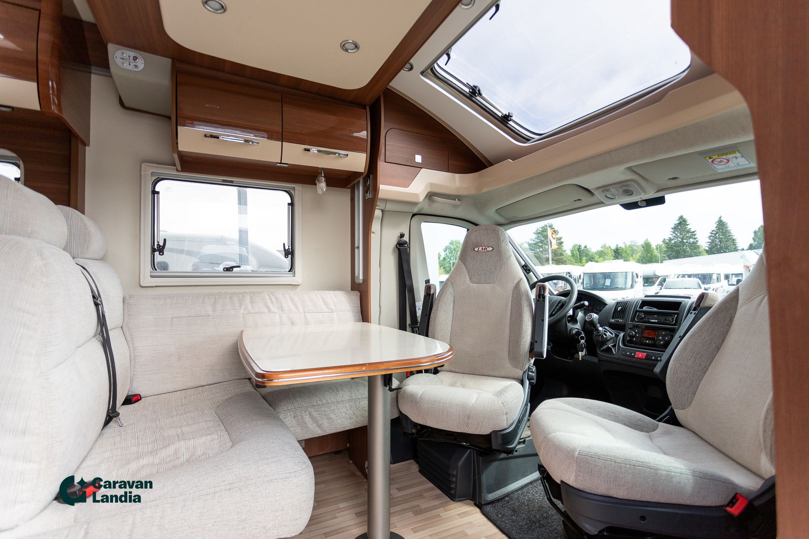 Lmc T612 Cruiser Comfort 2.3 Mjet 150hv **ALDE(KAASU/SÄHKÖ), AURINKOPANEELI, HUBBET-LASKUVUODE **, kuva 9