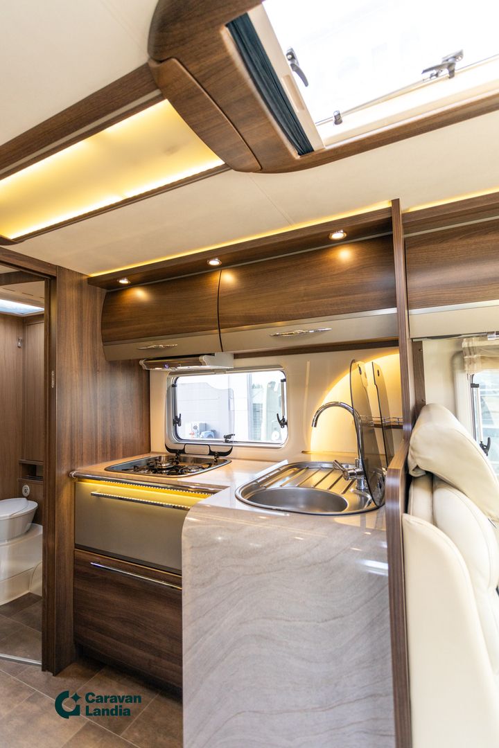 Burstner Elegance i 821 3.0 Mjet 160hv ** ALDE, AURINKOPANEELI, NAHAT **, kuva 11