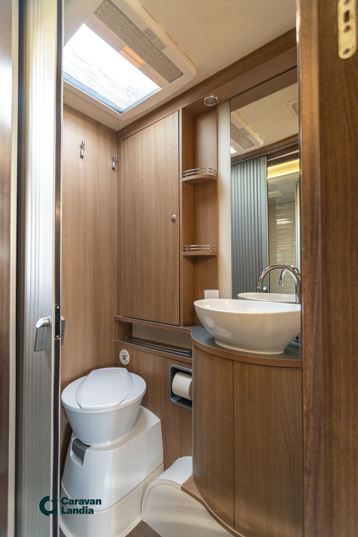 Burstner Elegance i 821 3.0 Mjet 160hv ** ALDE, AURINKOPANEELI, NAHAT **, kuva 13