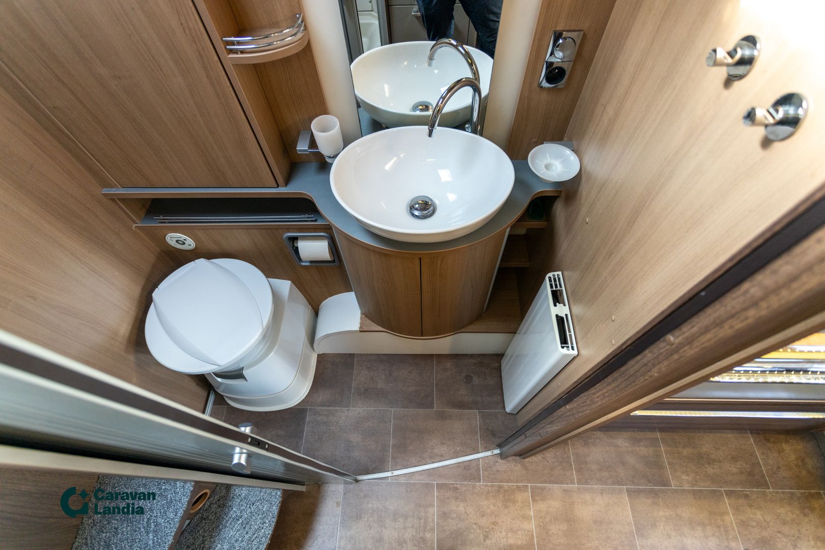 Burstner Elegance i 821 3.0 Mjet 160hv ** ALDE, AURINKOPANEELI, NAHAT **, kuva 14