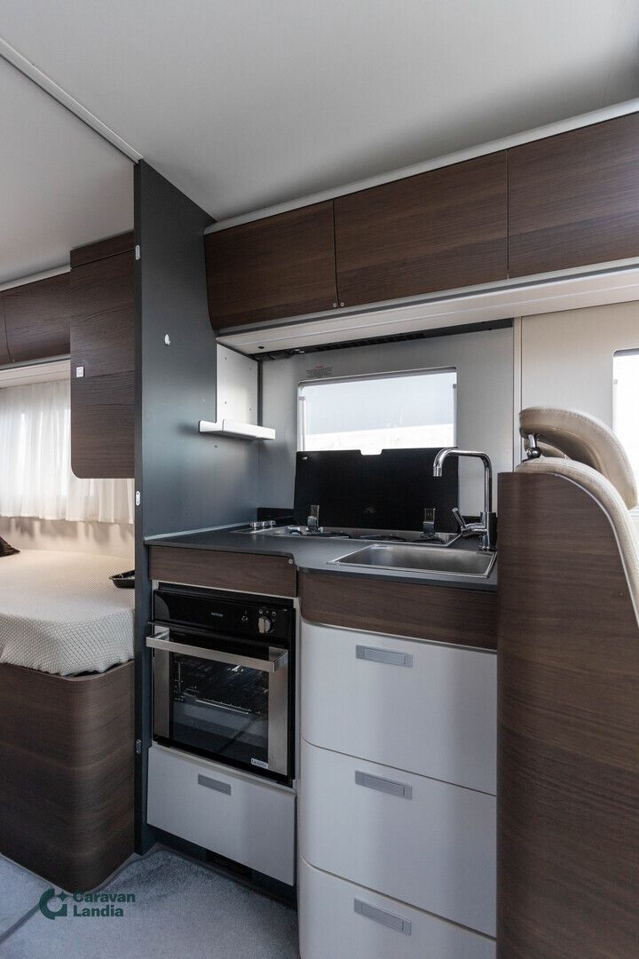 Adria Coral Supreme 670 SLT 2.3 Mjet 160hv ** ALDE, ERILLISVUOTEET, TAKA-WC **, kuva 13