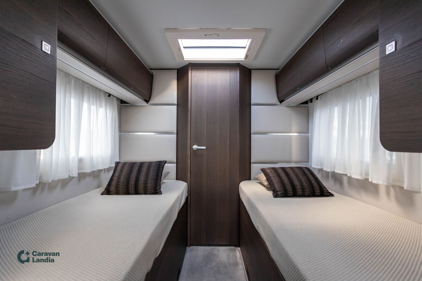 Adria Coral Supreme 670 SLT 2.3 Mjet 160hv ** ALDE, ERILLISVUOTEET, TAKA-WC **, kuva 16