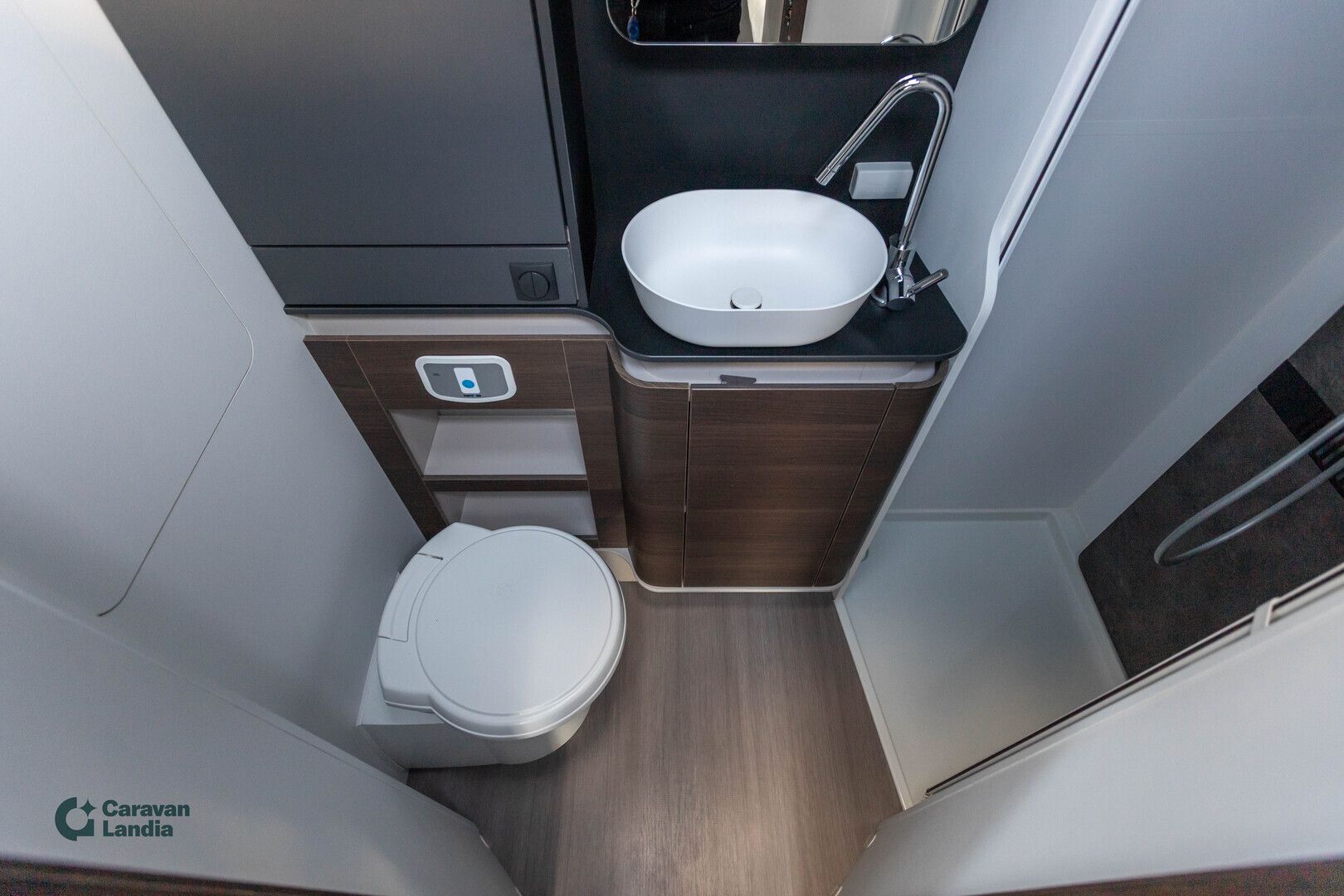 Adria Coral Supreme 670 SLT 2.3 Mjet 160hv ** ALDE, ERILLISVUOTEET, TAKA-WC **, kuva 18