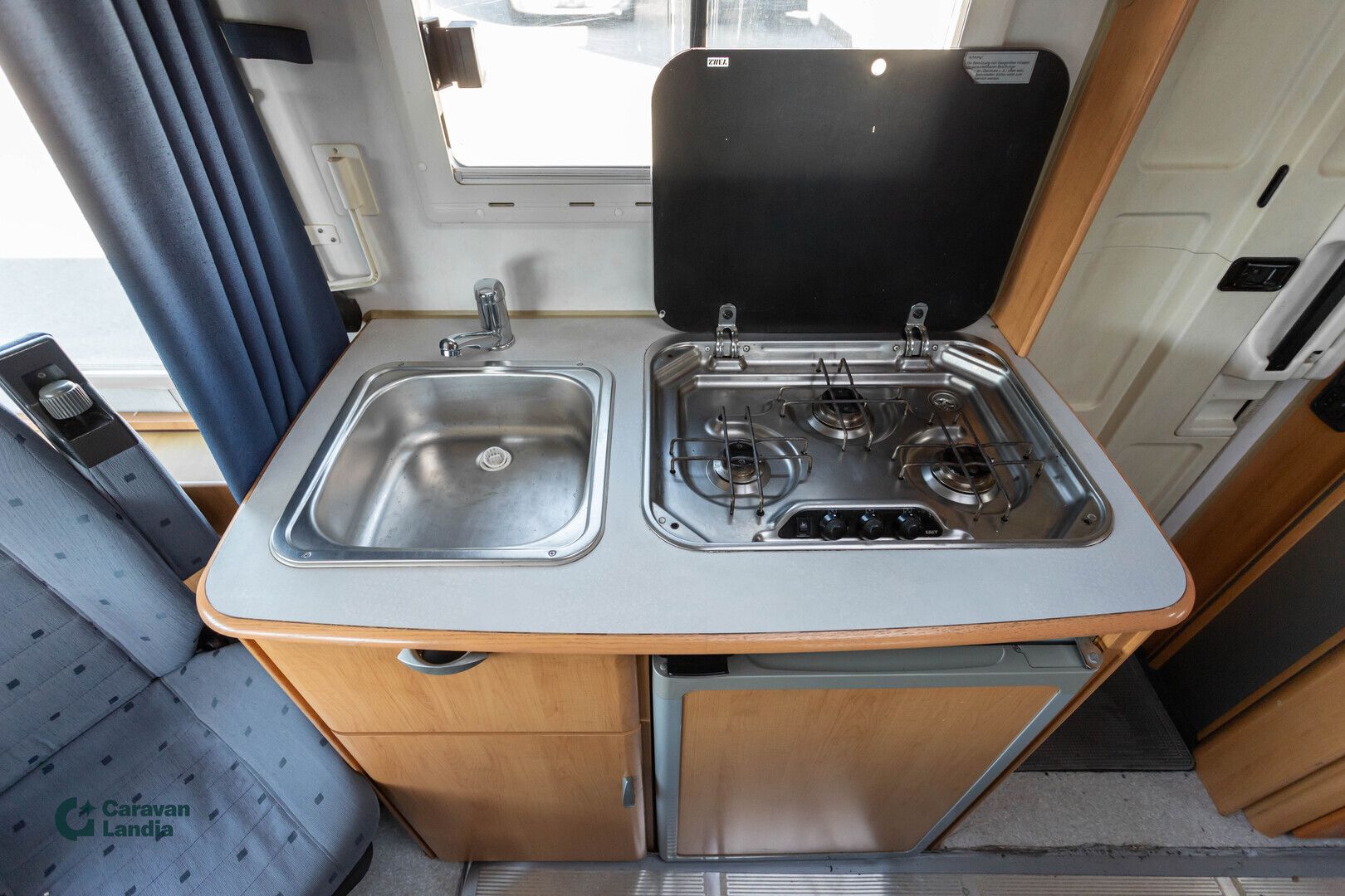 Hymer Classic 575 316 CDI 155hv ** TRUMA, PITKITTÄINEN-PARIVUODE, HUBBET-YLÄVUODE, MARKIISI **, kuva 11