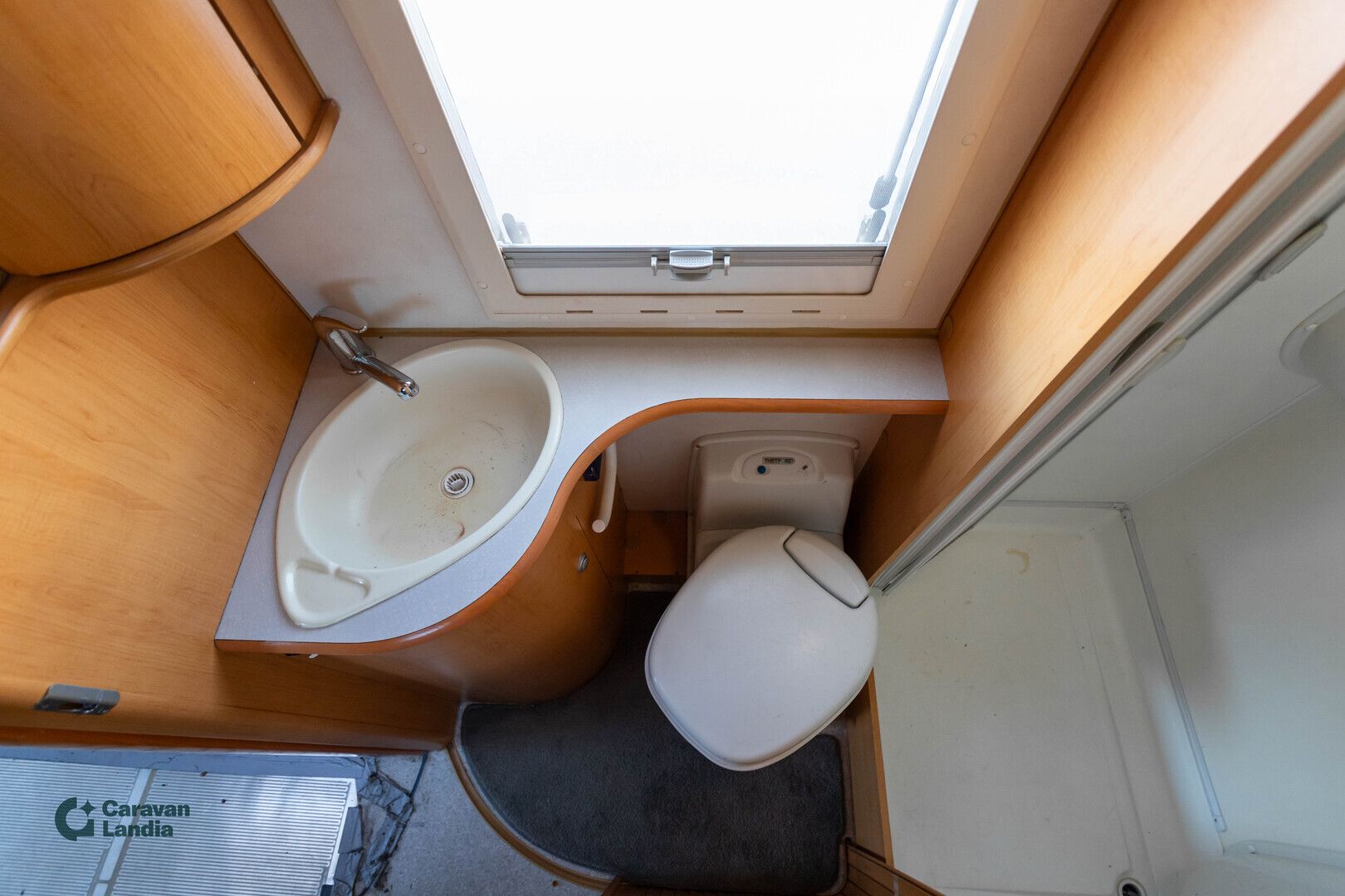 Hymer Classic 575 316 CDI 155hv ** TRUMA, PITKITTÄINEN-PARIVUODE, HUBBET-YLÄVUODE, MARKIISI **, kuva 14
