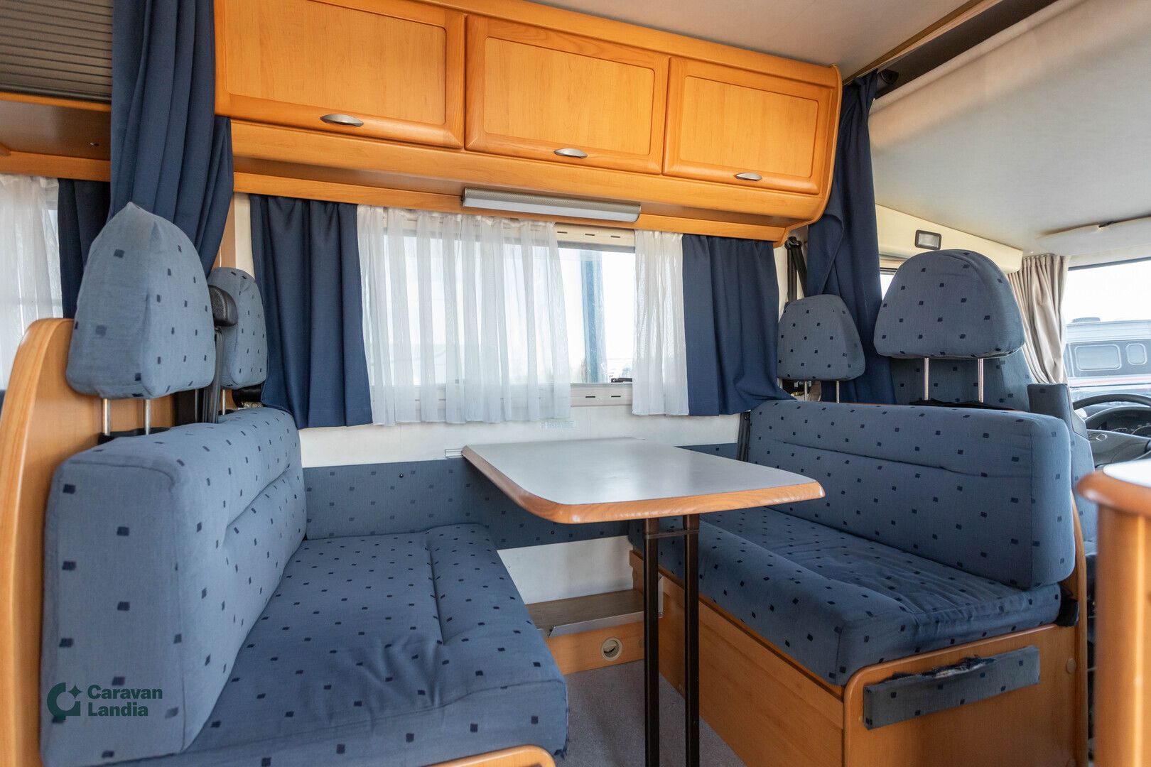 Hymer Classic 575 316 CDI 155hv ** TRUMA, PITKITTÄINEN-PARIVUODE, HUBBET-YLÄVUODE, MARKIISI **, kuva 9