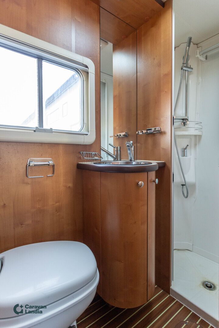 Rapido 9095DF 3.0 Mjet 160hv ** AUTOMAATTI,TRUMA-SÄHKÖPATRUUNA, SAAREKEVUODE POIKITTAIN **, kuva 15
