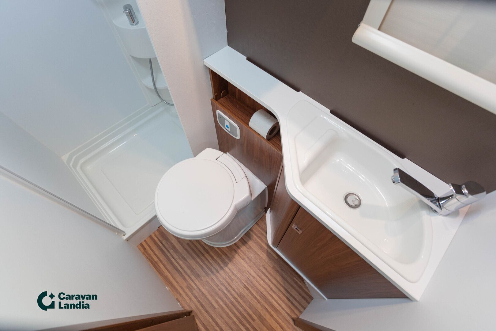 Adria Matrix M 650 SF 2.3 Mjet 130hv ** MARKIISI, TRUMA-SÄHKÖPATRUUNA, HUBBET-YLÄVUODE **, kuva 14