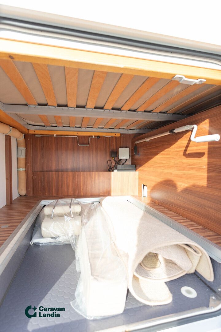 Adria Matrix M 650 SF 2.3 Mjet 130hv ** MARKIISI, TRUMA-SÄHKÖPATRUUNA, HUBBET-YLÄVUODE **, kuva 20