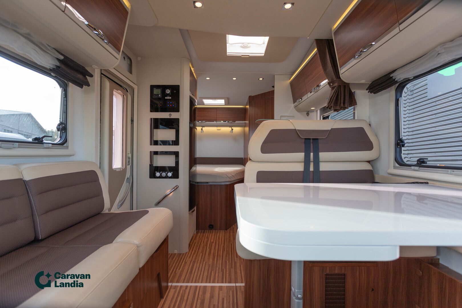 Adria Matrix M 650 SF 2.3 Mjet 130hv ** MARKIISI, TRUMA-SÄHKÖPATRUUNA, HUBBET-YLÄVUODE **, kuva 7