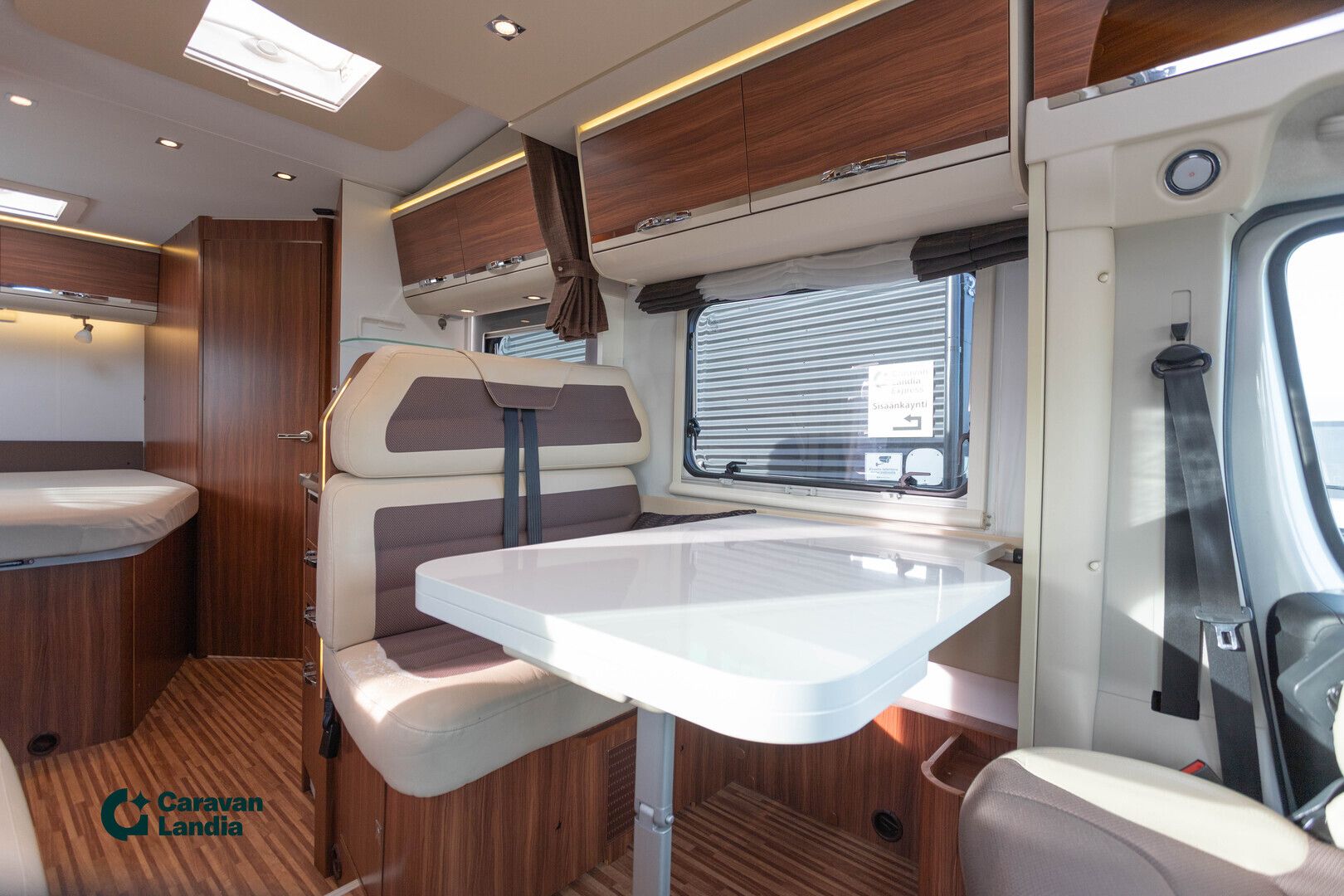 Adria Matrix M 650 SF 2.3 Mjet 130hv ** MARKIISI, TRUMA-SÄHKÖPATRUUNA, HUBBET-YLÄVUODE **, kuva 8