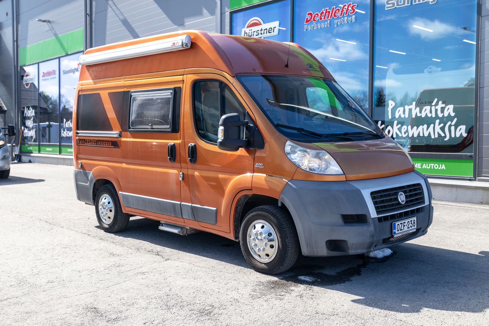 Weinsberg Cosmos 541 2.3 Mjet 120hv ** TRUMA, U-ISTUINRYHMÄ, AURINKOPANEELI, ALLE 5M PITKÄ **, kuva 1
