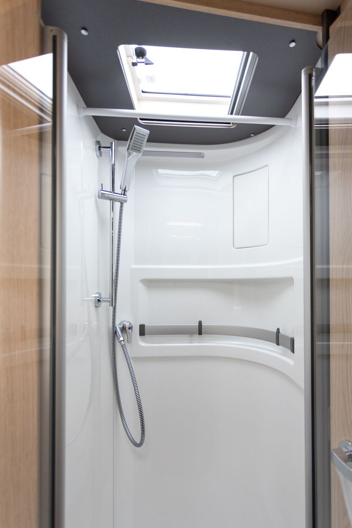 Hymer B-MasterLine I 780 414 CDI 177hv ** ALDE, ERILLISVUOTEET, HUBBET-YLÄVUODE, 2X ILMASTOINTI **, kuva 18