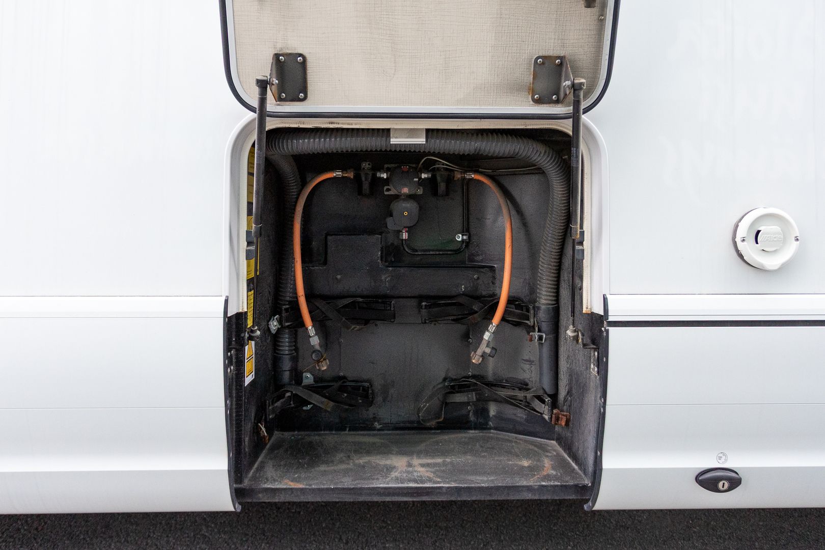 Hymer B-MasterLine I 780 414 CDI 177hv ** ALDE, ERILLISVUOTEET, HUBBET-YLÄVUODE, 2X ILMASTOINTI **, kuva 36