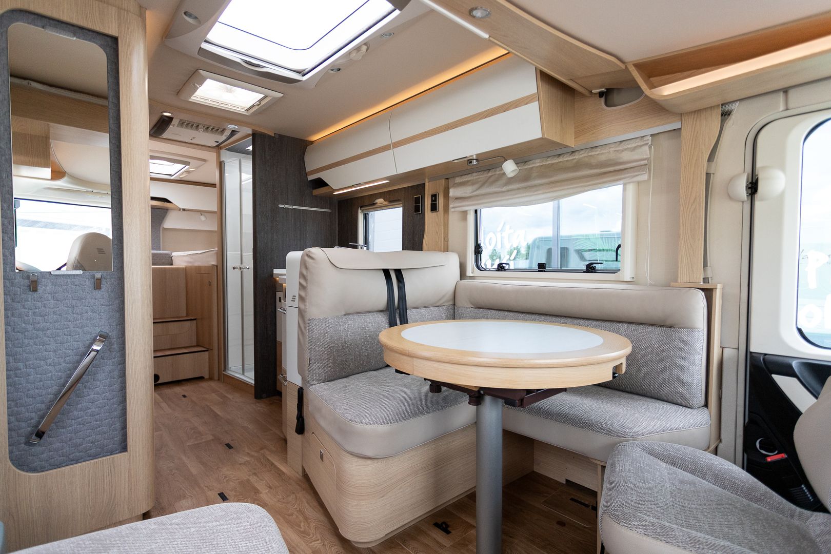 Hymer B-MasterLine I 780 414 CDI 177hv ** ALDE, ERILLISVUOTEET, HUBBET-YLÄVUODE, 2X ILMASTOINTI **, kuva 9
