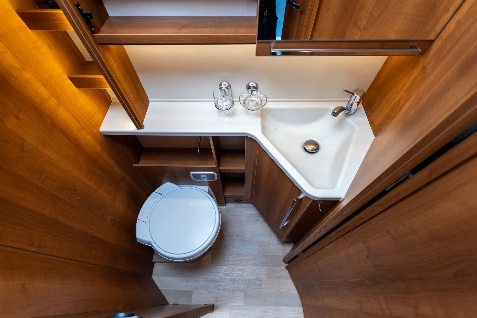 Rapido Distinction i80 2.3 Mjet 150hv ** AUTOMAATTI, 2XILMASTOINTI, SAAREKEVUODE **, kuva 19