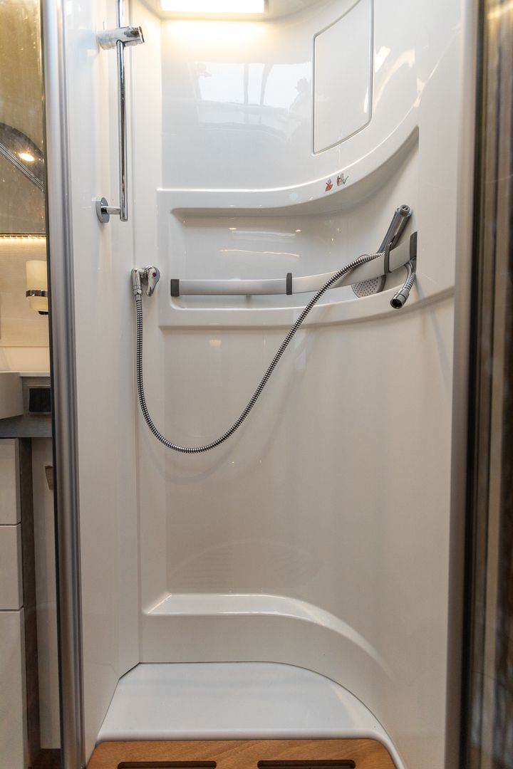Hymer B-Masterline i 890 417 CDI 170 hv ** JÄÄTÄVÄ VARUSTELU!! HYDRAULISET TUKIJALAT, TALVIPAKETTI, SAAREKEVUODE **, kuva 18
