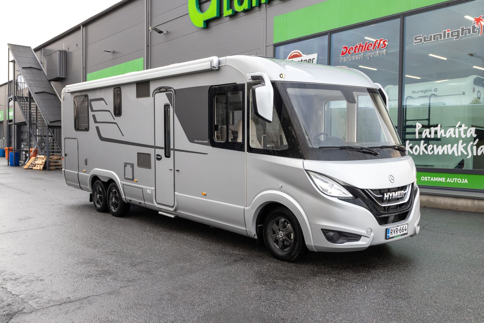 Hymer B-Masterline i 890 417 CDI 170 hv ** JÄÄTÄVÄ VARUSTELU!! HYDRAULISET TUKIJALAT, TALVIPAKETTI, SAAREKEVUODE **, kuva 1