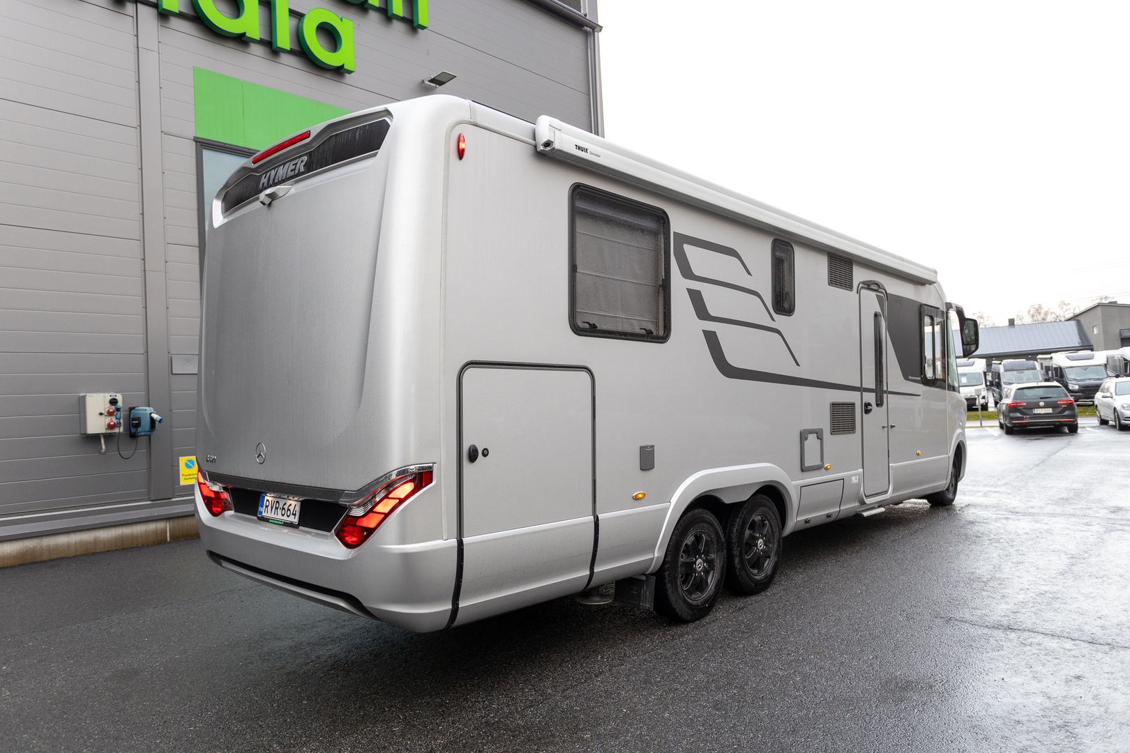 Hymer B-Masterline i 890 417 CDI 170 hv ** JÄÄTÄVÄ VARUSTELU!! HYDRAULISET TUKIJALAT, TALVIPAKETTI, SAAREKEVUODE **, kuva 3