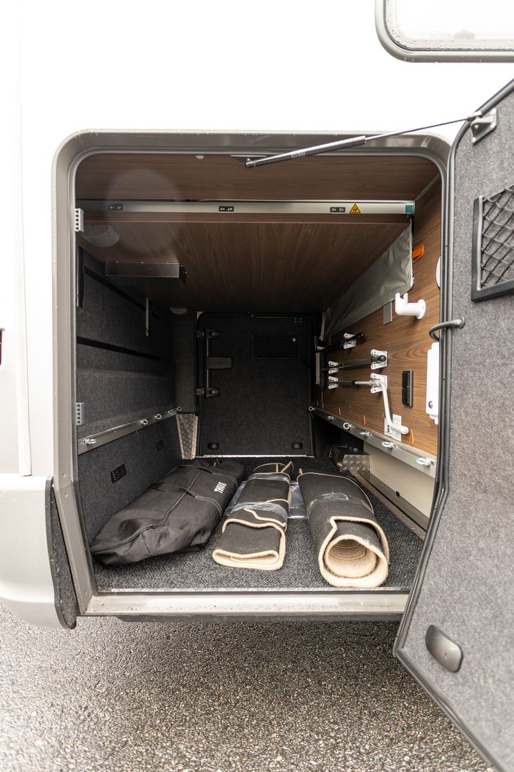 Hymer B-Masterline i 890 417 CDI 170 hv ** JÄÄTÄVÄ VARUSTELU!! HYDRAULISET TUKIJALAT, TALVIPAKETTI, SAAREKEVUODE **, kuva 44