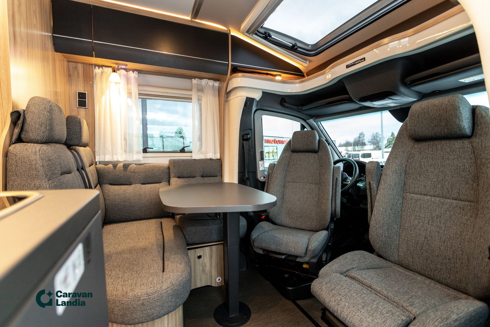 Hymer ML-T 570 Cross Over 419 CDI 190 hv **NELIVETO, HUIPPU VARUSTELTU, ERIKOISMALLI**, kuva 10