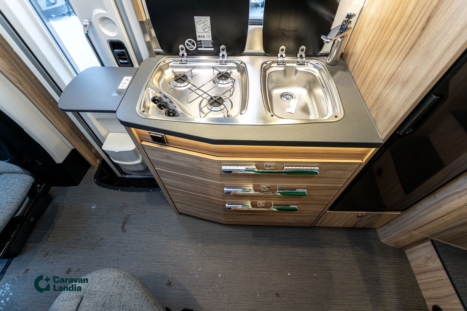 Hymer ML-T 570 Cross Over 419 CDI 190 hv **NELIVETO, HUIPPU VARUSTELTU, ERIKOISMALLI**, kuva 12