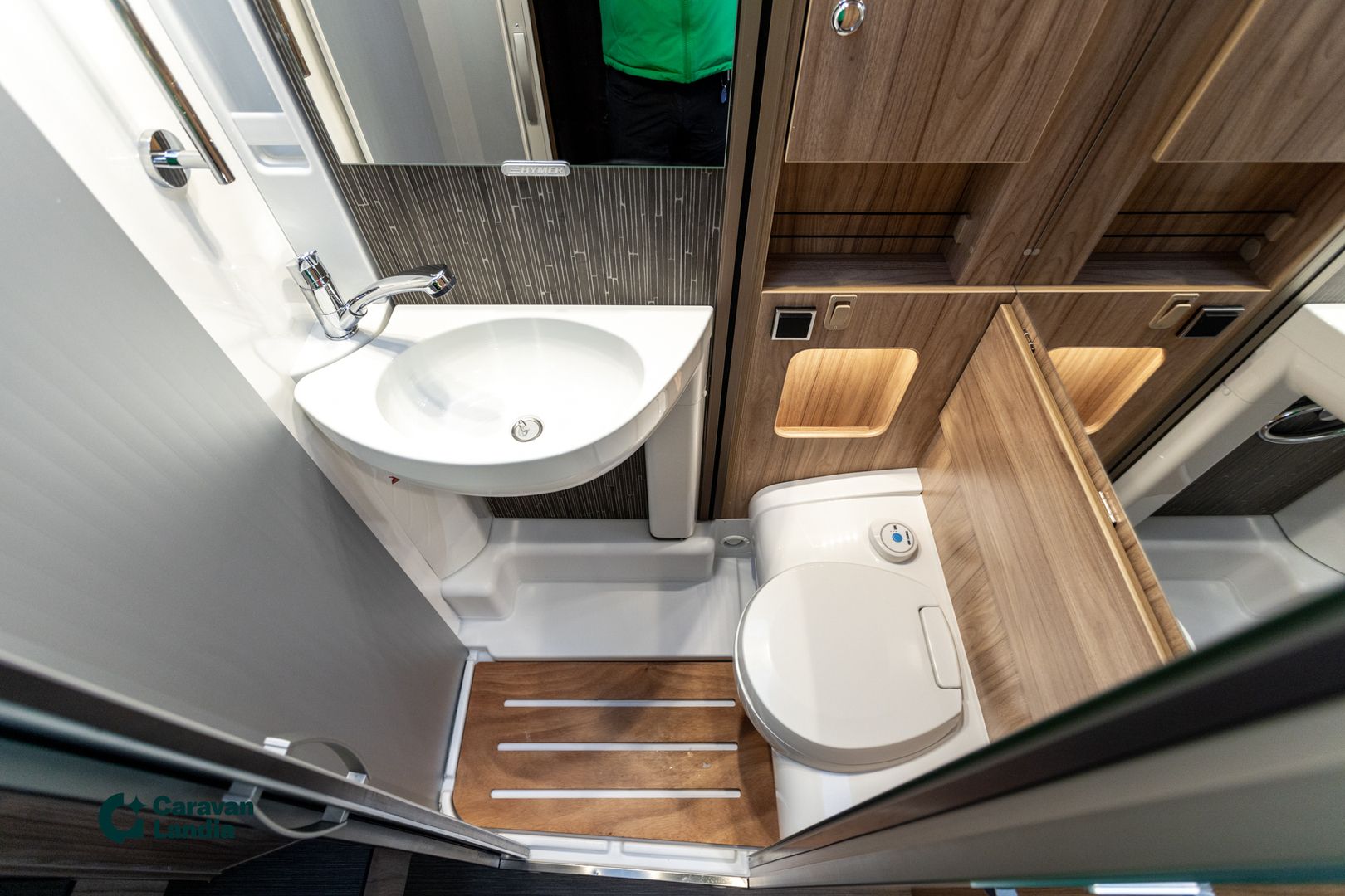 Hymer ML-T 570 Cross Over 419 CDI 190 hv **NELIVETO, HUIPPU VARUSTELTU, ERIKOISMALLI**, kuva 14