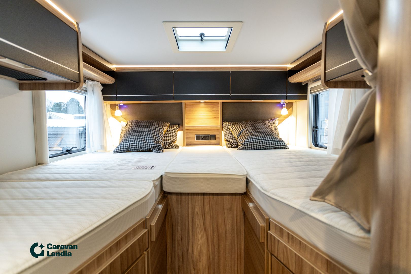 Hymer ML-T 570 Cross Over 419 CDI 190 hv **NELIVETO, HUIPPU VARUSTELTU, ERIKOISMALLI**, kuva 17
